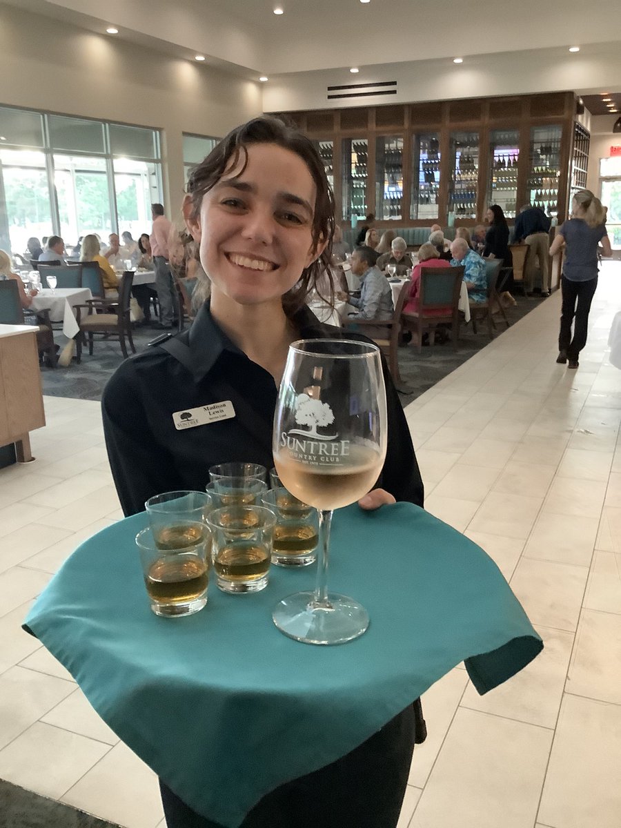 Service with a Smile 😃 
#suntreecc #smile #service