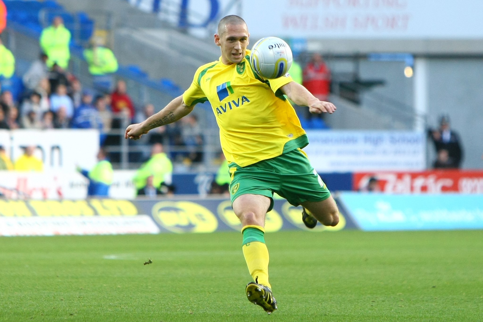 Happy birthday to former midfielder Andrew Crofts 