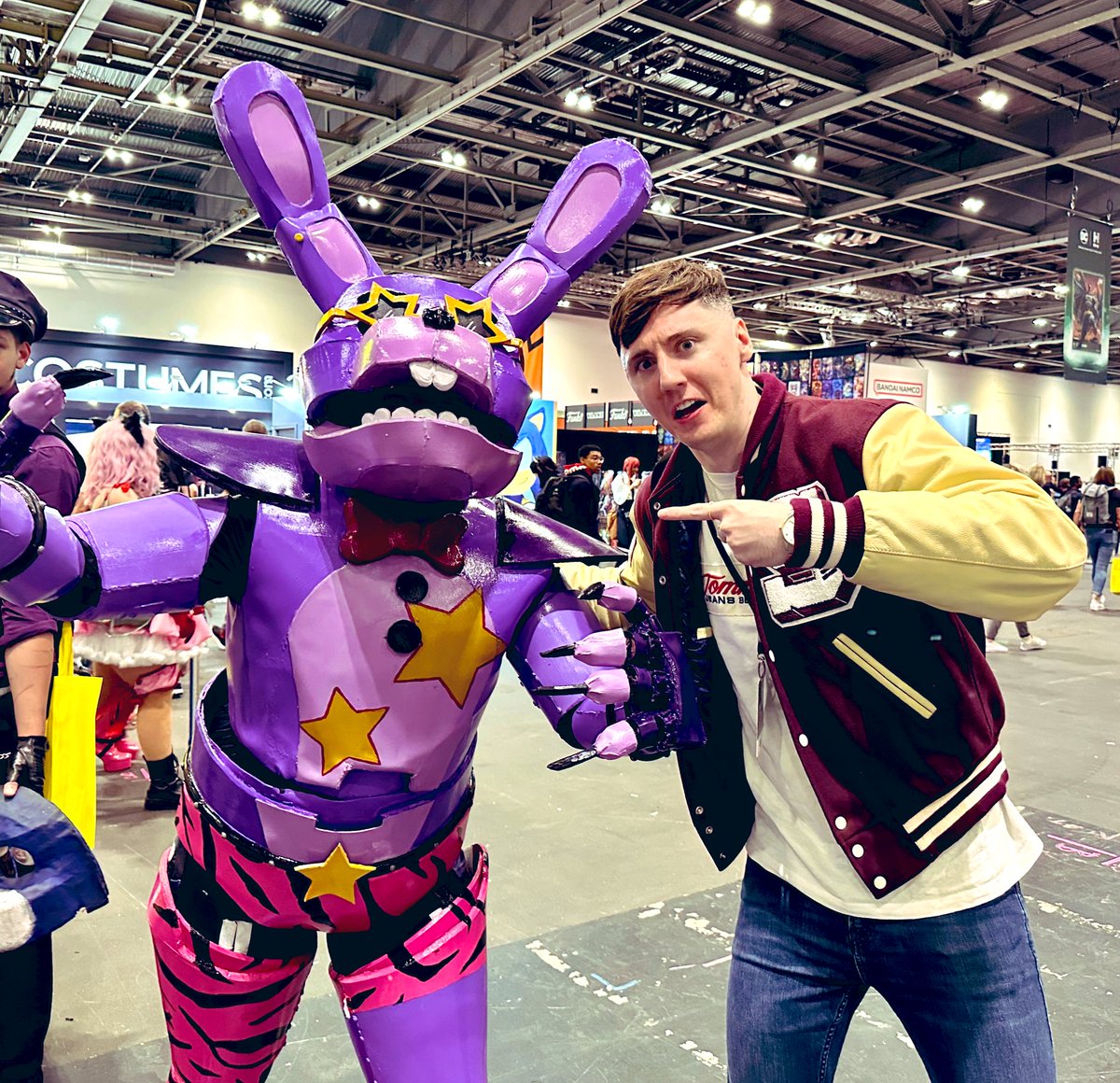 dawkosgames's tweet photo. Glamrock Bonnie is real https://t.co/sysZgBdLnf