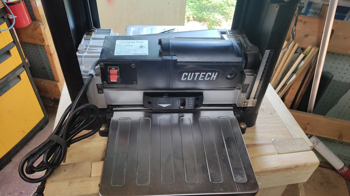 brianmross42's tweet photo. Had my #Cutech thickness planer for a little over 4 years... Time to rotate the blades. 

This thing is fantastic and I've had no issues with it. https://t.co/AqYAUlkyLU