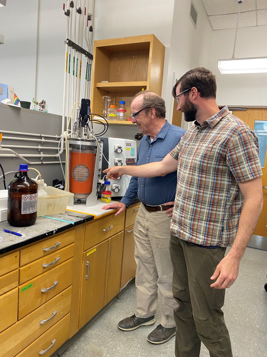 ARPA-E's Dr. Doug Wicks visited ARPA-E awardee @UCBerkeley to check out progress on their highly selective, environmentally friendly bacterial platform to recover rare earth elements from complex electronic waste streams.

Learn more here: bit.ly/3q6wYEO
#ARPAEontheRoad