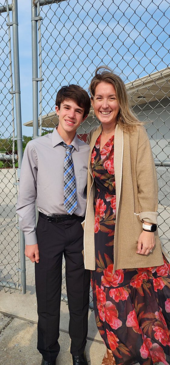 This class has such a special place in my heart - congrats 2023 Grads 🎓¡Tienen un brillante futuro por delante! <a href="/CrystalLakeSD47/">Crystal Lake Dist.47</a> <a href="/HBMBears/">BeardsleyBears</a>