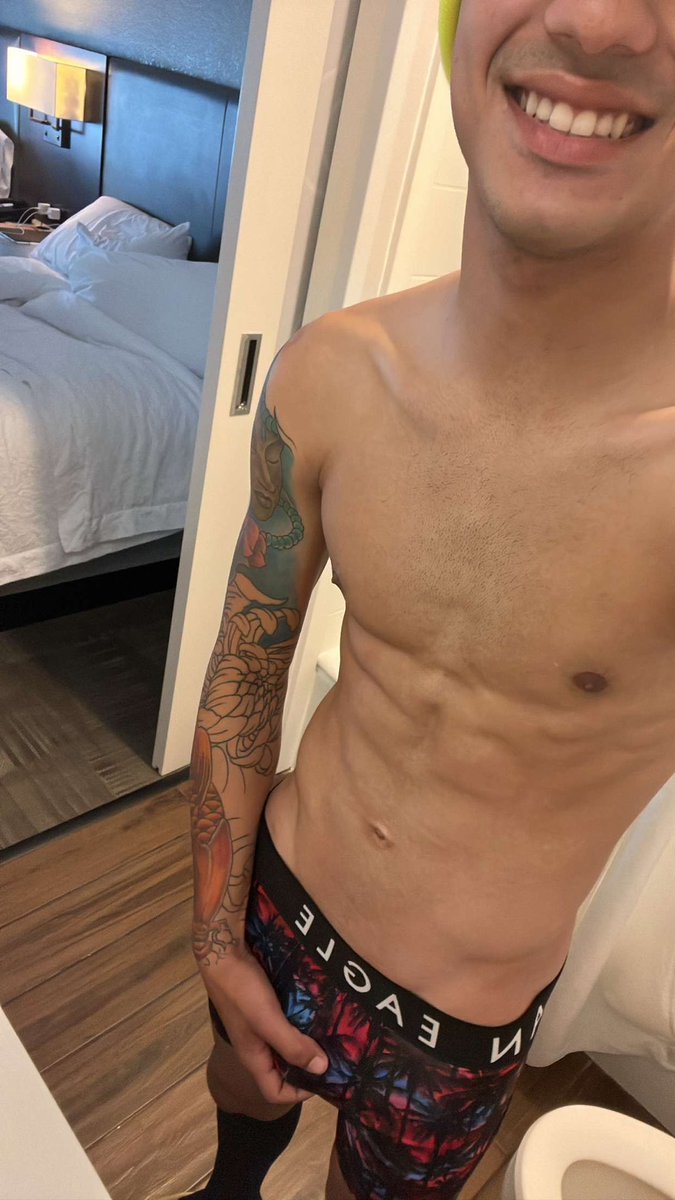 JosephRider819's tweet photo. Woke up feeling horny today 😩 https://t.co/QRf7ernGad