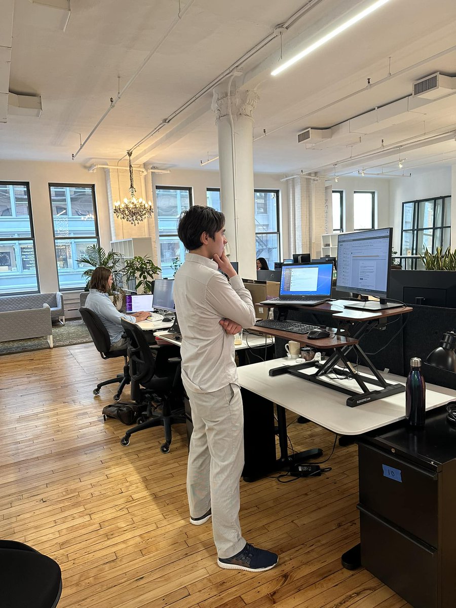 Sometimes our members, like Fargo prefer standing🧍 to sitting while working at their desk #happyfriday! 😁 #42west24workspaces #42west24 #coworkingspace #cowork #midtownnyc #manhattan #flatiron #flatirondistrict #officelife #nyccowork