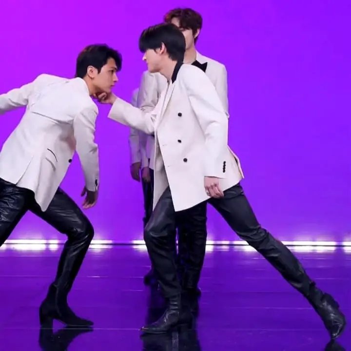 F_ENGINEFANDOMS's tweet photo. version without female dancers happy? https://t.co/4OW6V78dYm