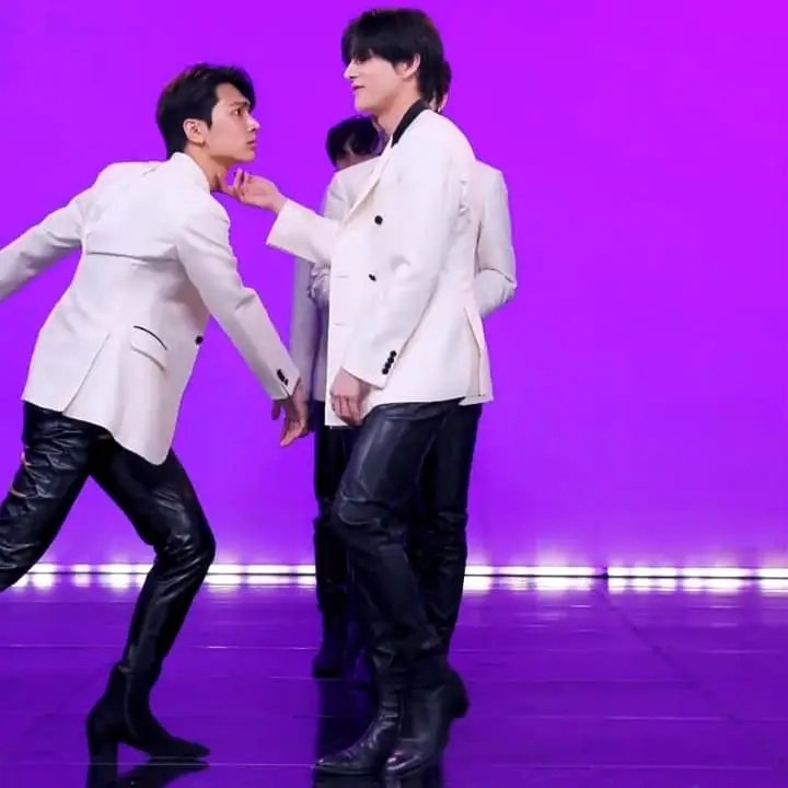 F_ENGINEFANDOMS's tweet photo. version without female dancers happy? https://t.co/4OW6V78dYm