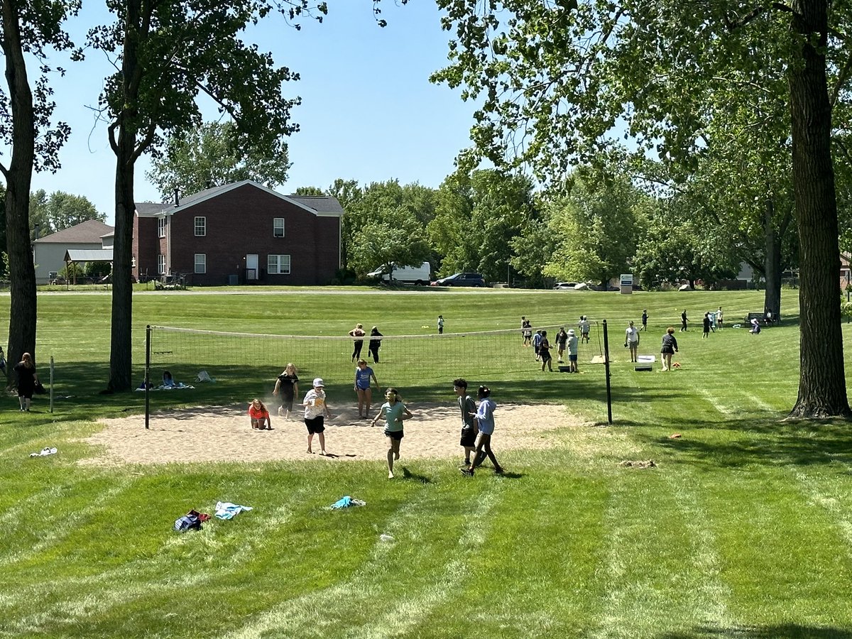 Beautiful day for our <a href="/hinklecreek/">Hinkle Creek Cougars</a> 5th grade picnic! #somuchfun #awesomekids