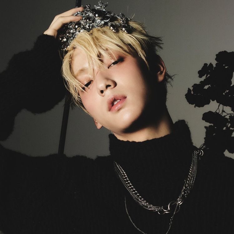taelovvr's tweet photo. so you’ve never seen him https://t.co/jKcZhoao3g