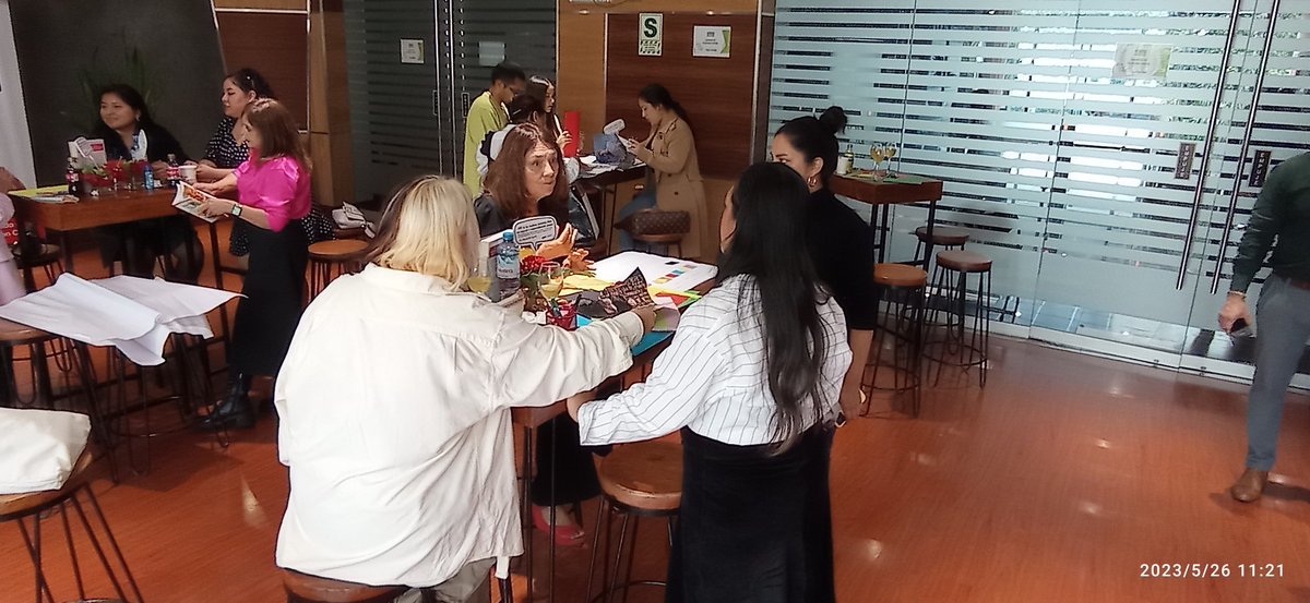 elxoklo's tweet image. En modo creativo #hackatonmoda #Insights @consumer_truth @cristinaq