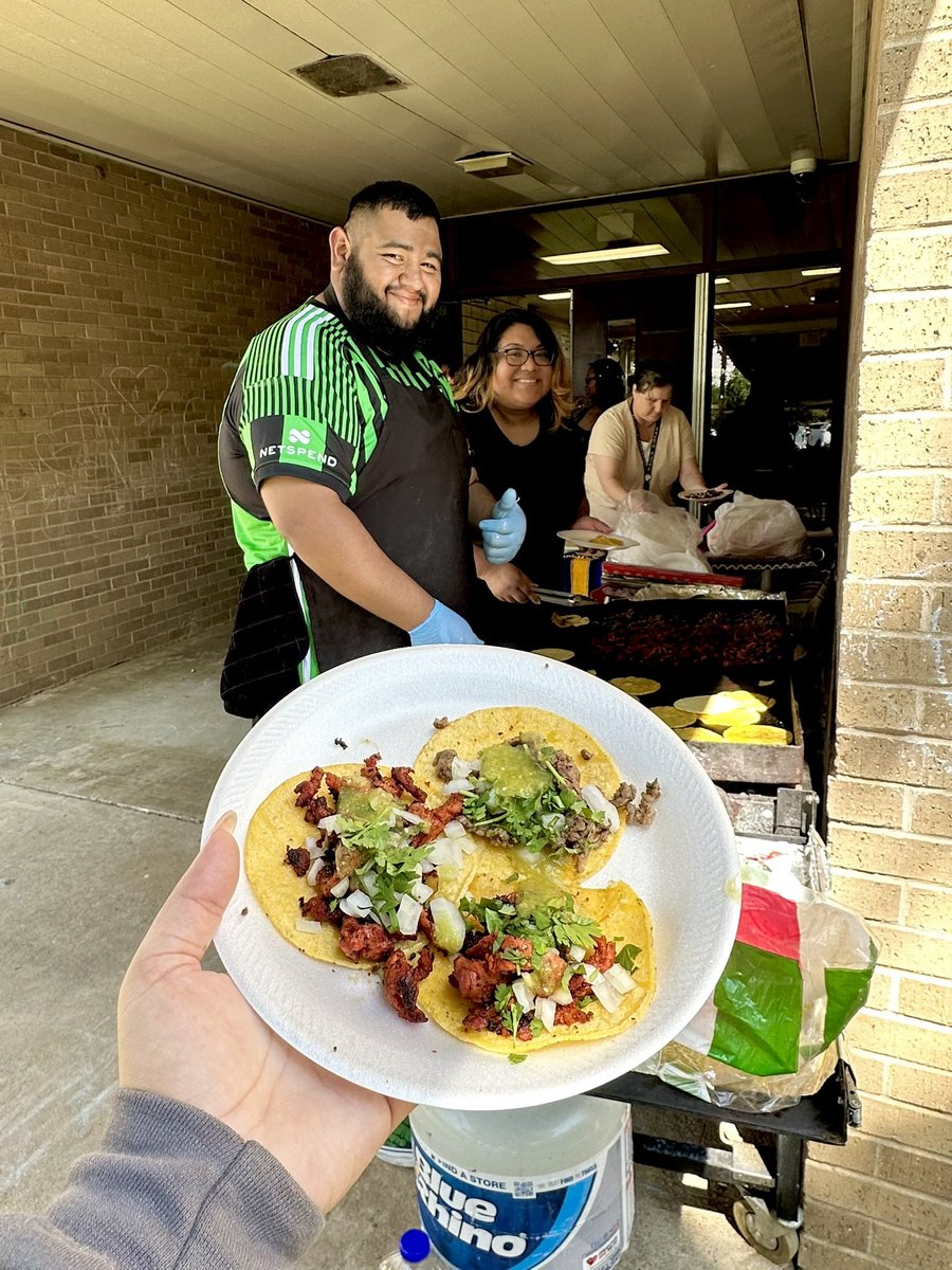 Thank you EES #PTA for a yummy last day of school lunch 😋 <a href="/ELGINISD_EE/">Elgin Elementary School</a>