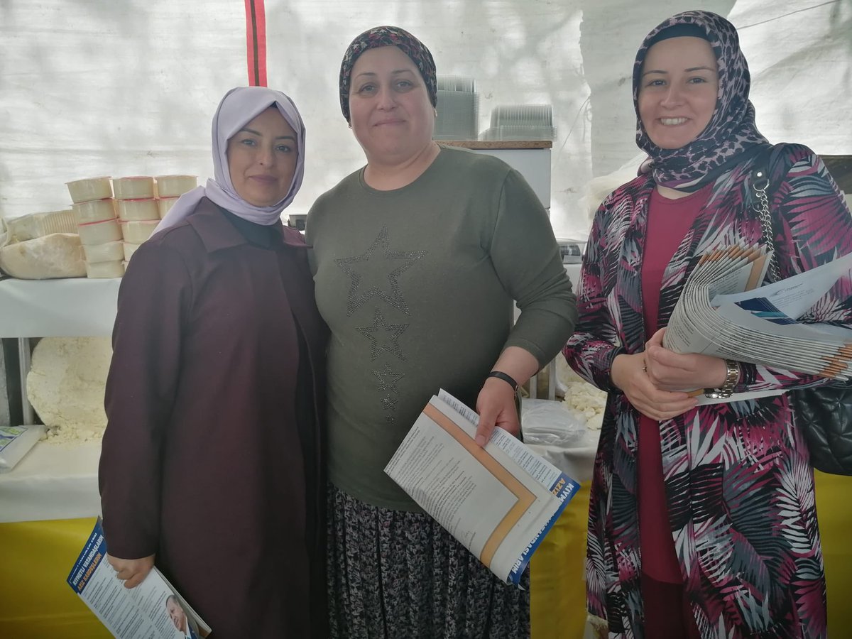 AK Parti İl Kadın Kolları Başkanımız Zeliha Erdoğan Bağcı,Yönetim Kurulu Üyeleri ve Emine Aktaş hanımın katılımlarıyla bugün Cuma Pazarında Cumhurbaşkanımıza destek istedik..
<a href="/zlherdoganbagci/">zelihaerdoganbagci🇹🇷🇹🇷</a> <a href="/AlimNuran/">nuran alim</a> <a href="/kubra4kardes/">Kübra Dörtkardeş</a> @Bayramburdur <a href="/profademkorkmaz/">Adem Korkmaz</a> <a href="/mustafaozboyaci/">mustafa özboyacı 🇹🇷</a> <a href="/okannhuseyin/">Hüseyin Okan</a>