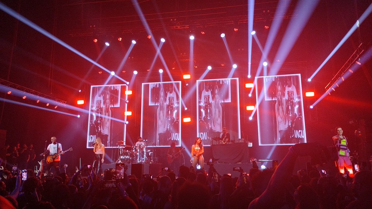 Azul_Sanchez06's tweet photo. Ayer cumplí un sueño de niña al ver a #Kudai en vivo y todo gracias a las bellezas de @DiscosFuentes 💘🫀Las fotos borrosas y los videos desenfocados son la prueba de esa gran noche 🤣 https://t.co/JK995834cD