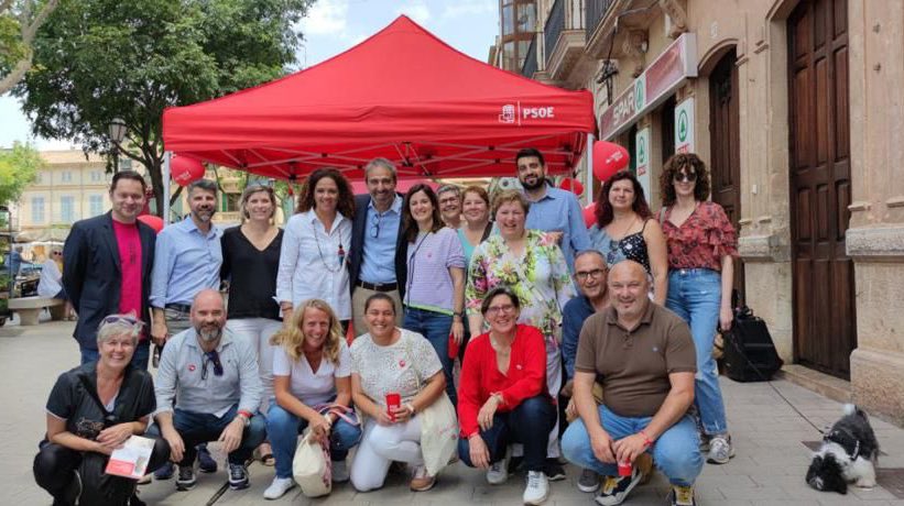 SocialistesdMca's tweet photo. 🔴 Avui hem estat amb els companys del @psoellucmajor i @Algaidapsib 

📌  Afrontam el darrer dia de campanya amb il·lusió i ganes.

📩 El #28M vota @psibpsoe 

#PerTuPerMallorca #VotaPSIBPSOE https://t.co/c6BJZN7yP5