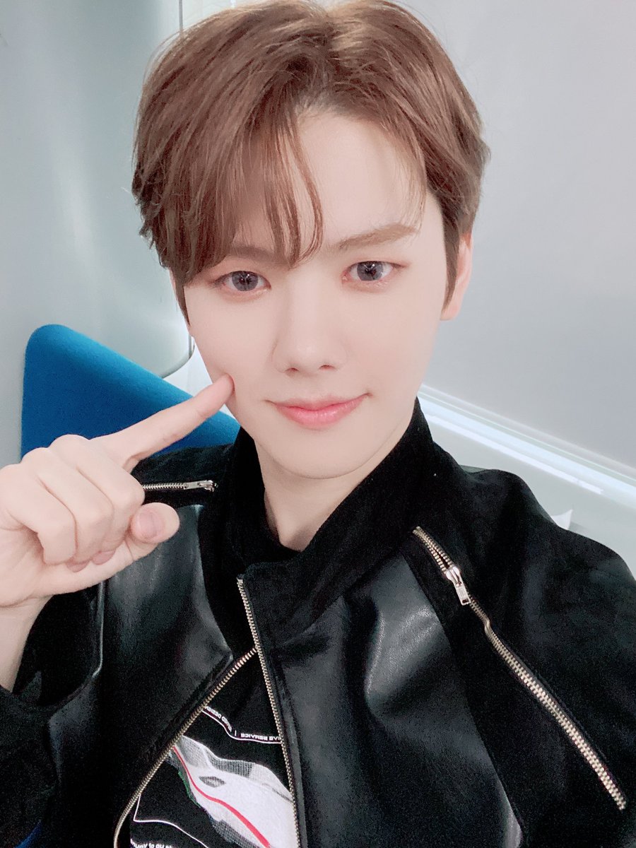 아기러비티를 위한 민희 셀카 타래
(이건 꼭 소장해야한다!!! 하는 사진 위주로 올려드릴게요)