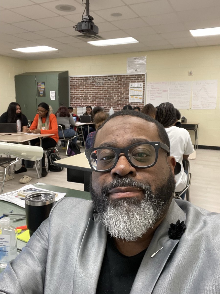 MrWilburnELA7's tweet image. I love what I do @DCMSMavericks #impactmade