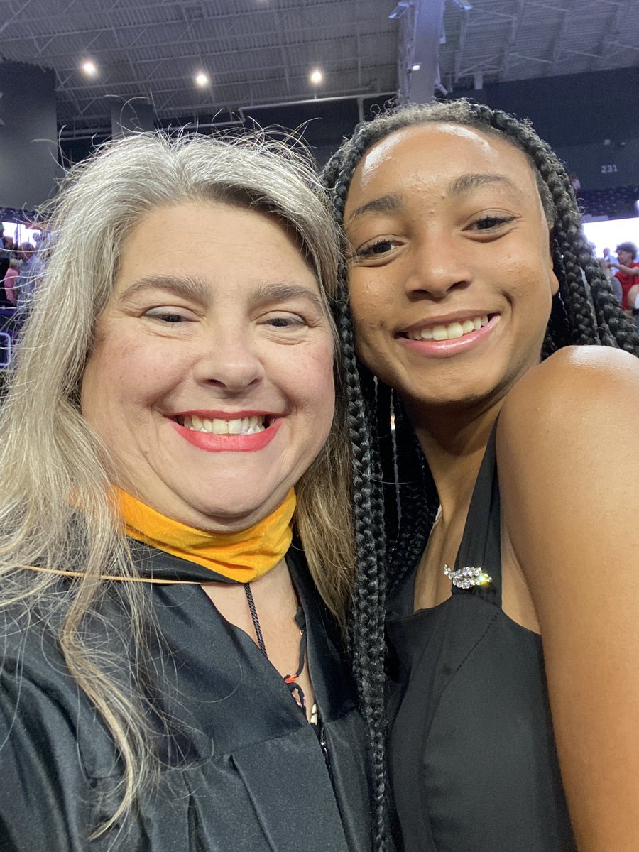 Anthuney_Donna's tweet photo. Wren High School Graduation 2023. Love my friends https://t.co/gXxJZajlxe