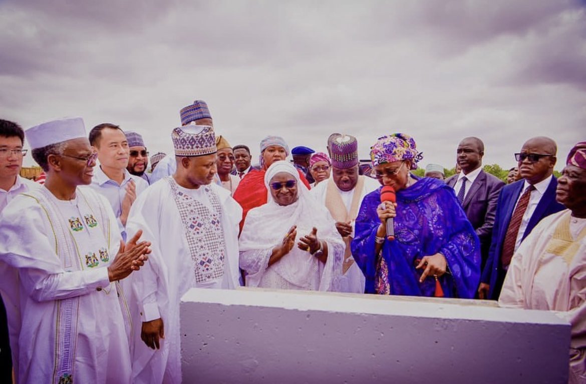 Binani4Governor's tweet photo. Senator Aishatu Dahiru Ahmed Binani @realaishabinani commissioned the dualised 5.73km Umaru Yar'adua Way Today in Kaduna.
The road connects Millennium City to the Eastern Bypass.
@elrufai has indeed Set the Bar very high for Future Governors.
#nigeria #binani #Kaduna https://t.co/kvuG6yrfBR