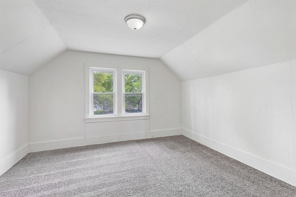 SoldOnToni's tweet photo. 232 Rose Avenue, #LovesParkIL 61111

Charming bungalow for sale! 3 Bed / 1 Bath on the market for $129,000. Visit the link to see all the photos or schedule a showing!

https://t.co/SFlDT1FUxY

#SoldOnToni #LovesParkIL #RealEstateAgents https://t.co/Lb2MaduTSf