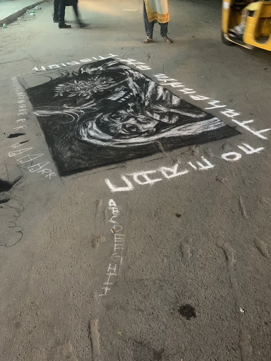 JsivaUrbantranz's tweet image. Just stumbled upon this impressive black and white sketch near Ashok Nagar metro station. The artist's work speaks to me, evoking a sense of suppression. Can anyone else decipher its meaning?#Art #Sketch #ImpressiveWork #Suppression #chennaistreetart @UpdatesChennai @chennaicorp