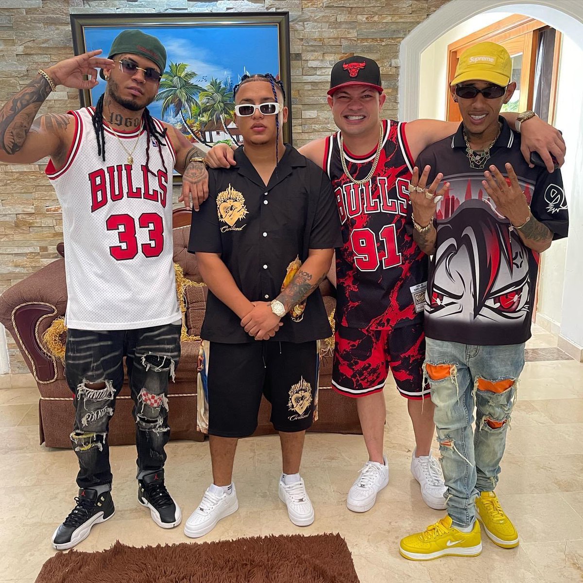 En estos momentos se encuentran en la #RepublicaDominicana 🇩🇴 estos 4 artistas filmando el video de #QueAplaudan de nuevo álbum de Jayden #Versatilidad Disponible YA ! Esperen Pronto el Video con <a href="/AngelDiorReal/">Angel Dior</a> <a href="/jowell1/">Jowell</a> <a href="/MrzeoRd/">ZEO</a> 🔥🔥🔥 esto es @welldonemusica