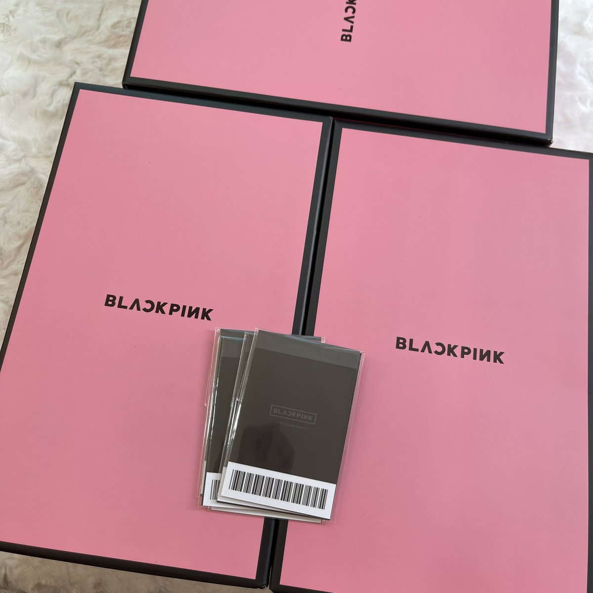 Dadabamy12's tweet photo. [ พร้อมส่ง ] 
BLACKPINK Official Light Stick Ver.2

  •  ราคา 1,690 บาท
🖤💗 ได้การ์ด(สุ่ม) 2 ใบ

📦ค่าส่ง 70 // สั่งซื้อ DM 
#ตลาดนัดblackpink #ตลาดนัดblink 
#ตลาดนัดบพ #ตลาดนัดแบล็คพิ้ง 
#แท่งไฟblackpink #BLACKPINK https://t.co/YA0mAEdpOm