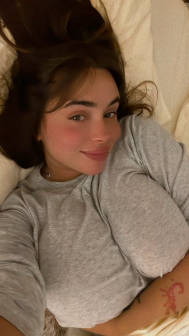 2 pic. 🩶🩶🩶 https://t.co/9TMzq0Urjx