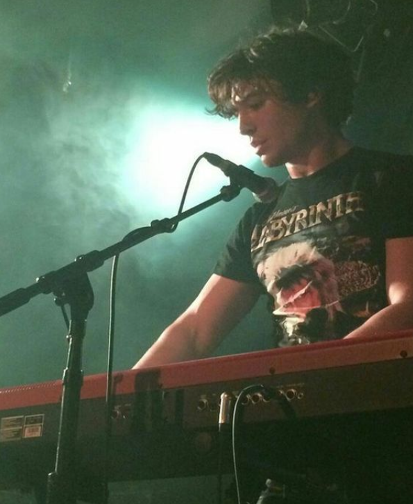 SlagCult's tweet photo. Hoping Ezra's time off was spent doing all the things they love. It's about to get nuts! #ezramiller #myflash https://t.co/0sKWPmFcyq