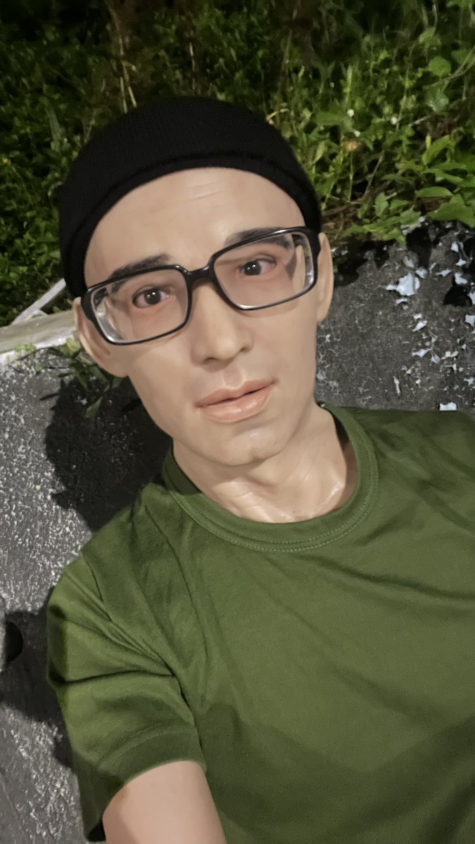 沒有人知道面具底下的人是怎樣的人。
Nobody knows who’s under the mask.
#siliconemask