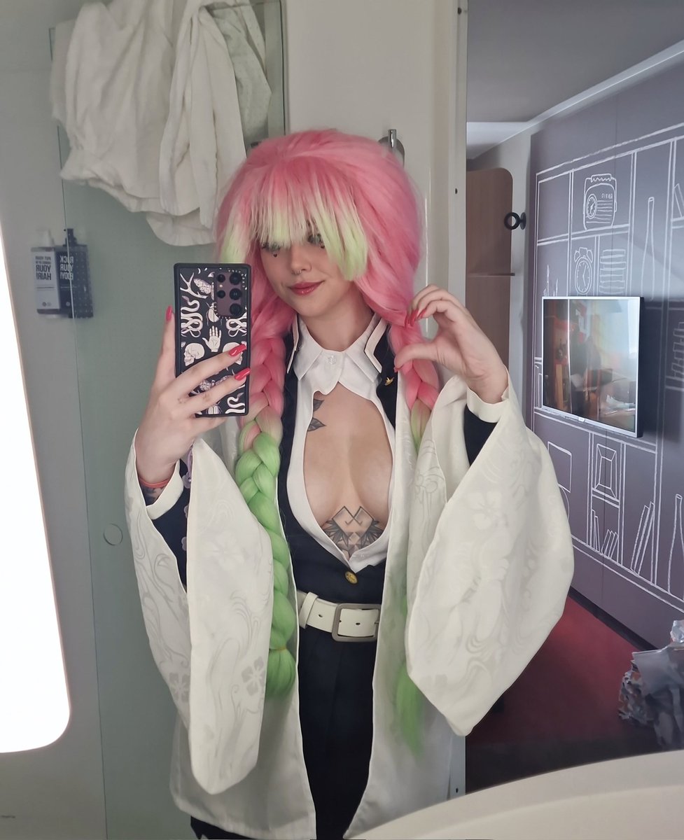 Enkeli___'s tweet photo. Love Hashira for MCM London! Our girl Mitsuri https://t.co/5uX8posQ9J