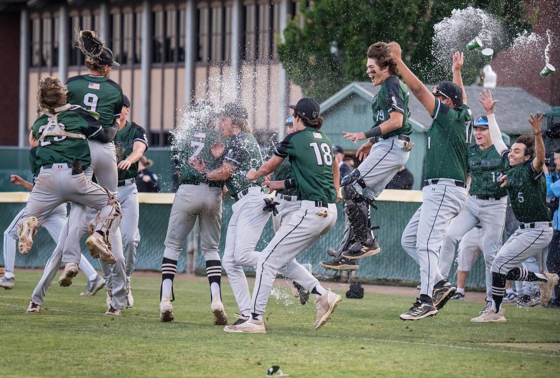 Champions again. 
How ⁦<a href="/GBGrizzBaseball/">GB Grizzly Baseball</a>⁩ overcame speed bumps to get here and how ace ⁦<a href="/JackGhufran7/">Jack Ghufran</a>⁩, ⁦<a href="/bystrowski_jace/">Jace Bystrowski</a>⁩ and others led the way 

Sub-.500 Granite Bay grinds its way to another section championship behind ace pitcher

sacbee.com/sports/high-sc…