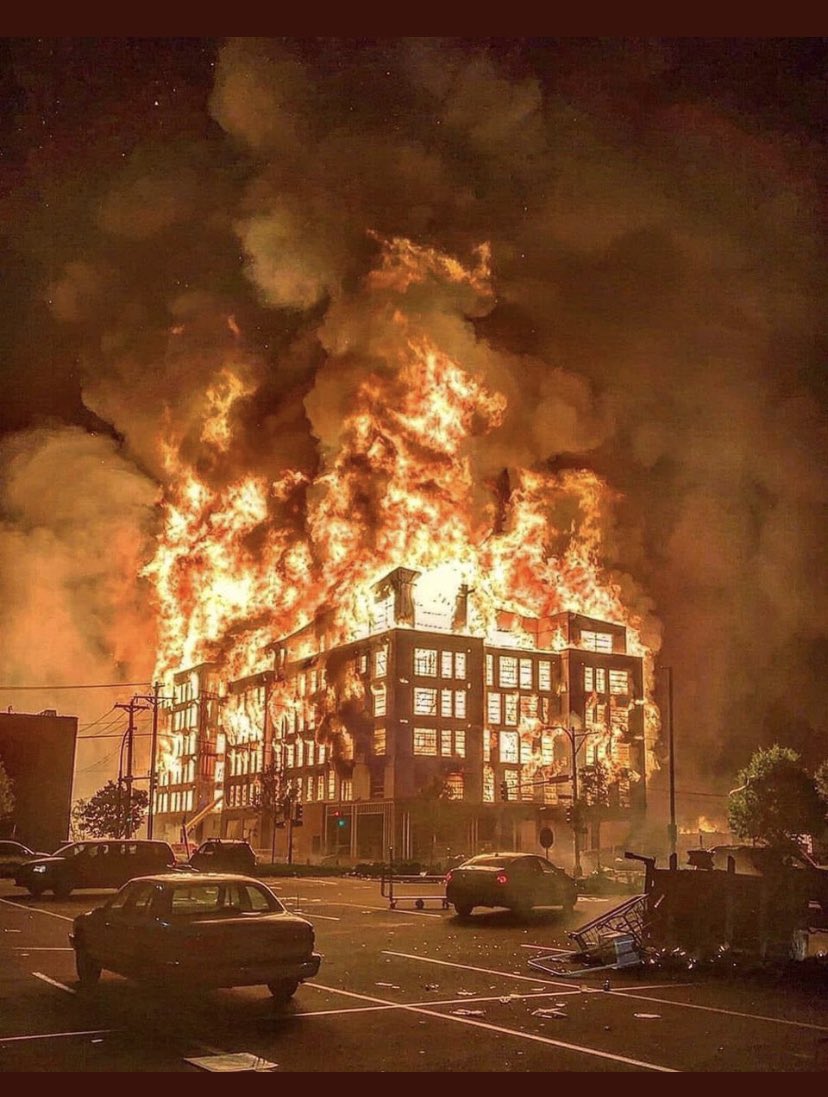 PLRivo936's tweet photo. @astronomy89 @ianmiles Antifa and BLM rioters, this is the destruction that they put on the American people! Burning buildings destroying cities and looting! #AntifaTerrorist #BLMTerrorist https://t.co/uL5v6iNxWk