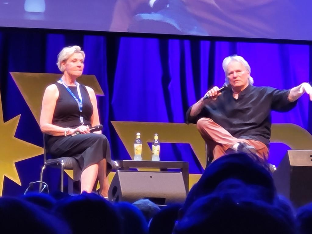 This two are a lot of fun! #FedCon23 #AmandaTapping #RichardDeanAnderson