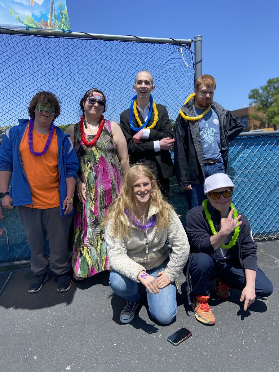 BTP220's tweet photo. We had such a great time at the Lake Forest Transition Program Luau BBQ! https://t.co/mDwGNePjXK
