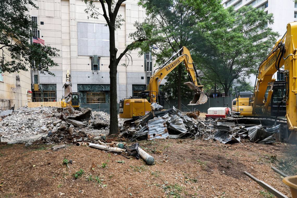 TheDoddStudio's tweet image. The complete disrespect for cultural landscapes on full display.  

Charlotte’s Polk Park demolished without public input. Now, community wants answers.

charlotteobserver.com/news/politics-…