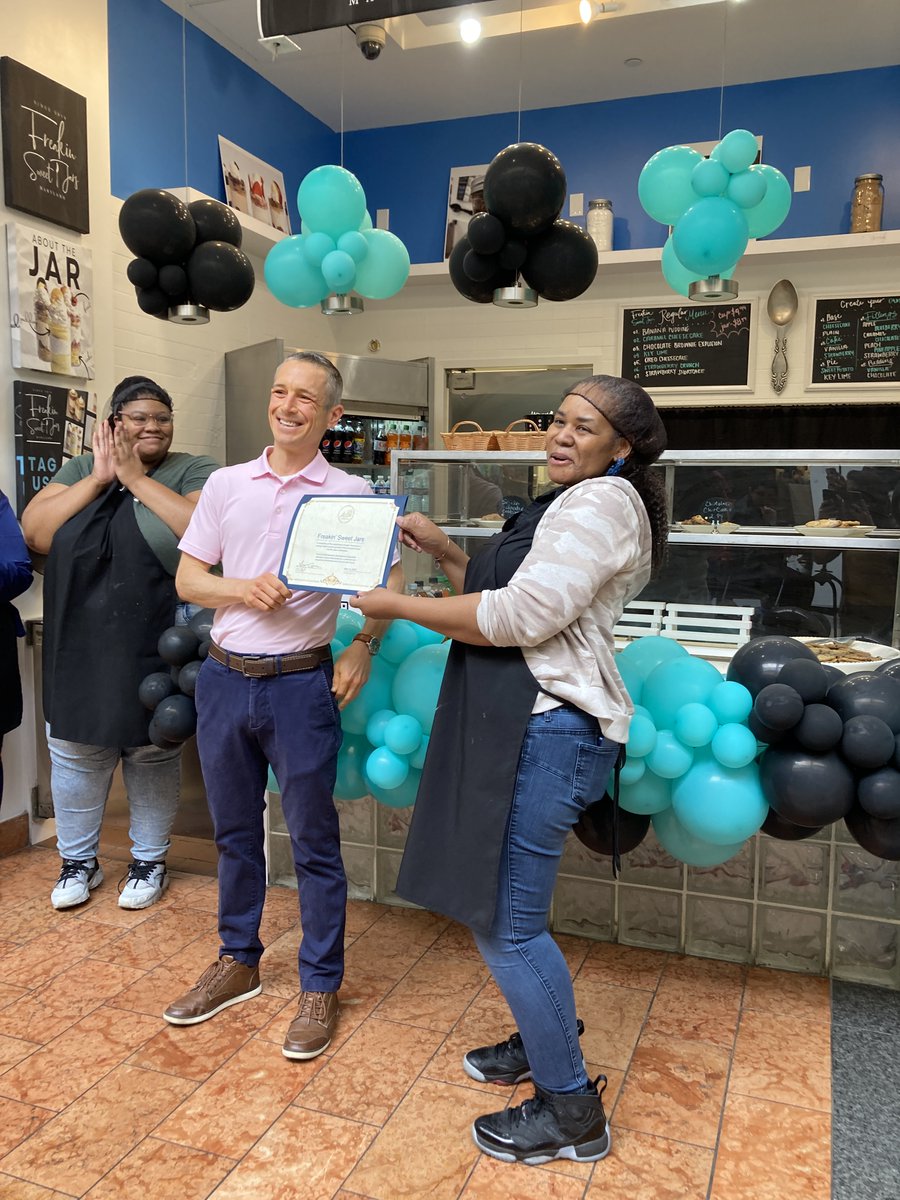 #FridayFlashback to a special Sat. citation presentation at Freakin' Sweet Jars.

Steve loved helping Renate celebrate opening her sweet spot at @WestfieldANN & hearing how helpful Anita was in the permitting process.

Congrats to Renate, Tete, Keke & the WHOLE FSJ fam!