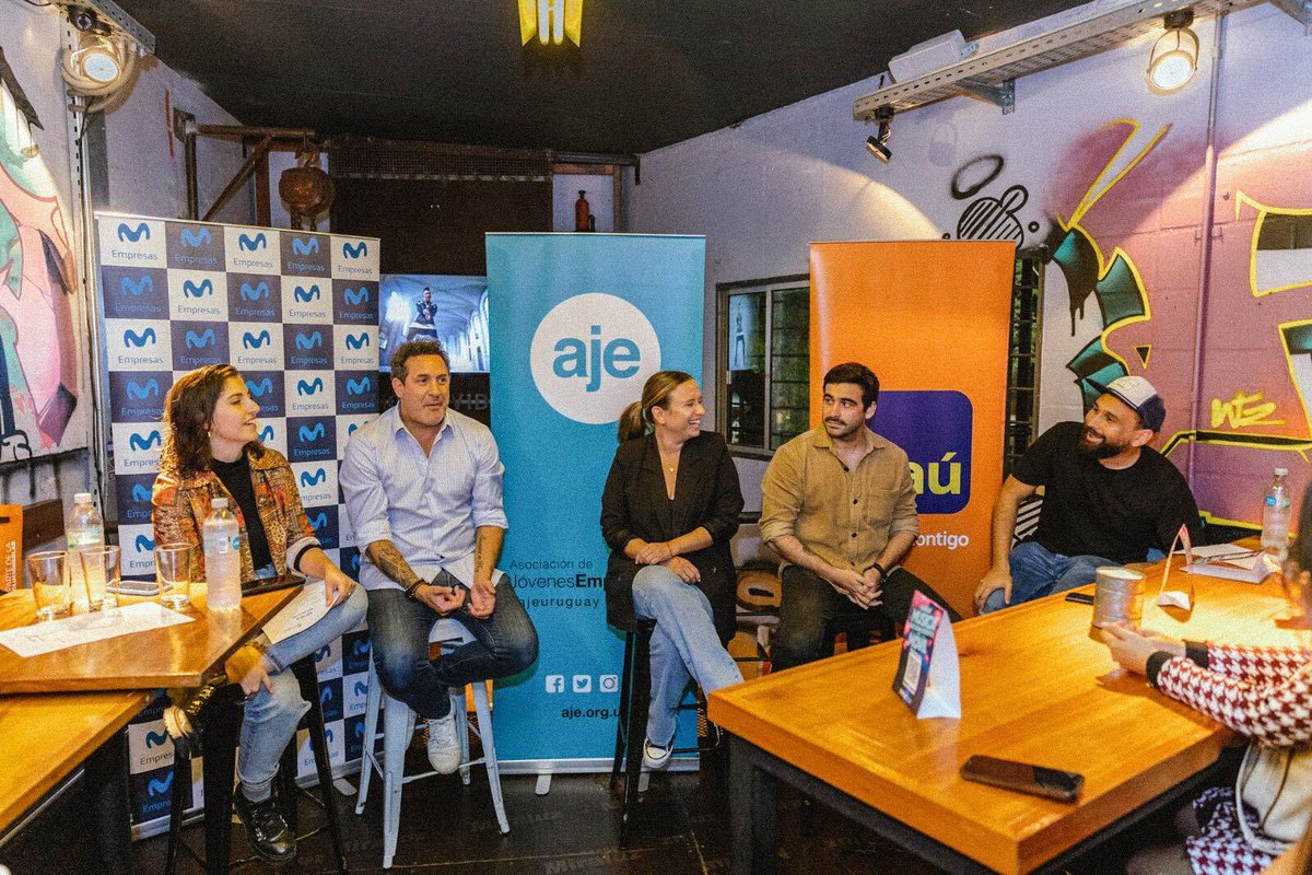 codiversitytech's tweet image. El miércoles compartimos con la comunidad de @AJEUruguay 👏

@suarezmvictoria junto a Ignacio Pérez y Diego Lemos conversaron con Irene Tayler y Juan Abel Ortiz sobre la temática “Vender más allá de USA” 🚀 

Muchas gracias @AJEUruguay ,
@ItauUruguay  y Movistar Empresas ✨
