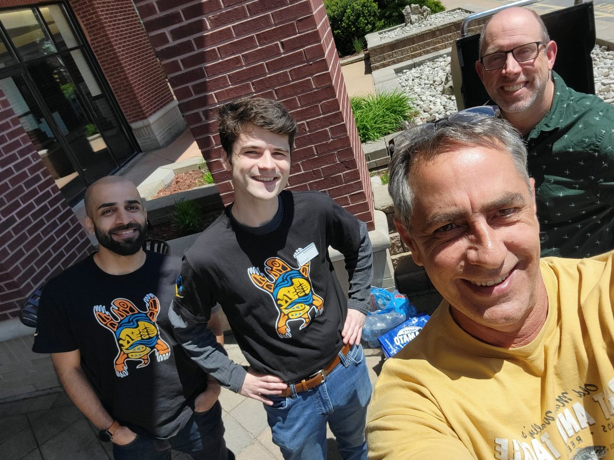 Boho_Studio's tweet photo. RNJ at work today. Stopped by to see John and my pals @MeridianCU in #FortErie raising money for #WellspringNiagara a very important charity we depend on here in our region. ✌️😎❤️ #RNJatwork #communitysupport #locallove https://t.co/oNptSjyPX8