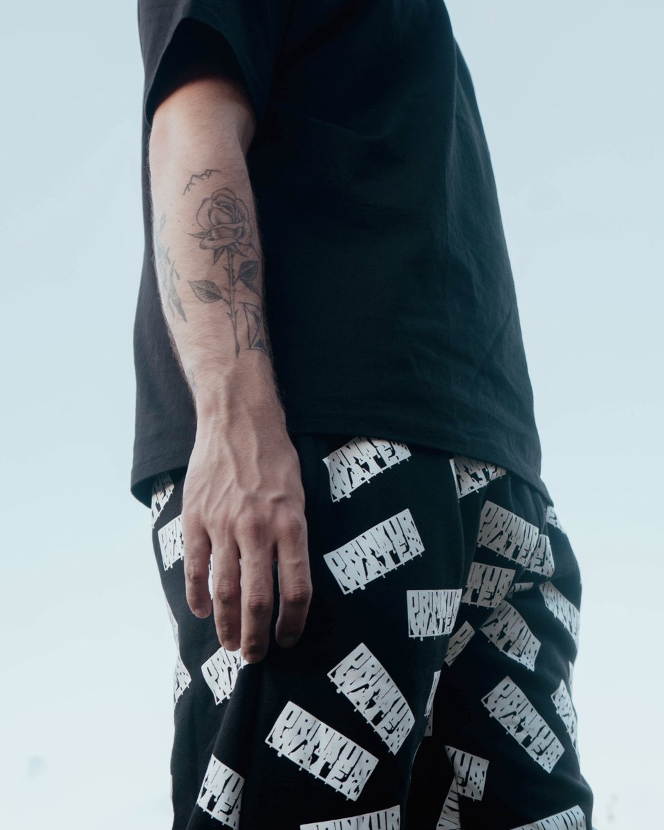 DRINKURWATER tweet media