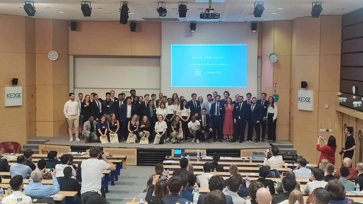 Orely_LB's tweet photo. Clap de fin pour ce superbe Forum #ISLI très enrichissant ! Et voici a quoi ressemble une équipe d'étudiants investie et motivée pour son programme de @KedgeBS ! 
Et maintenant place aux festivités de la soirée !
#kedgerschangers #Masters #conference #supplychain https://t.co/Fn4Wsqg5Es