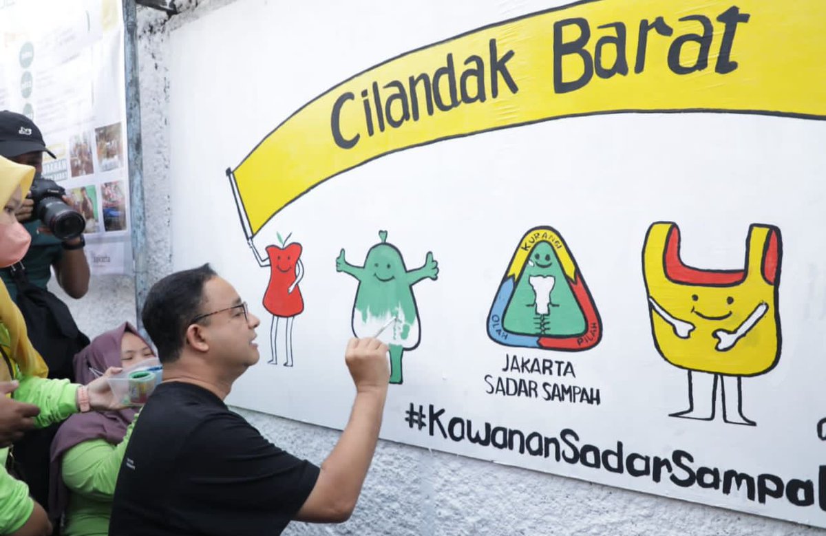 Dkwijaya9's tweet photo. Berikut beberapa proses dan hasil muralnya https://t.co/Hd54u2Kj89