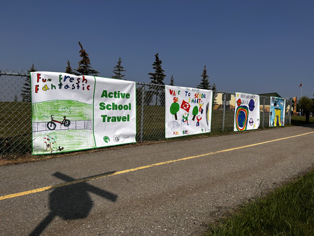 SASCBE's tweet image. Our students designed healthy active commuting posters. Thank you @EverActiveAB for making them into banners!