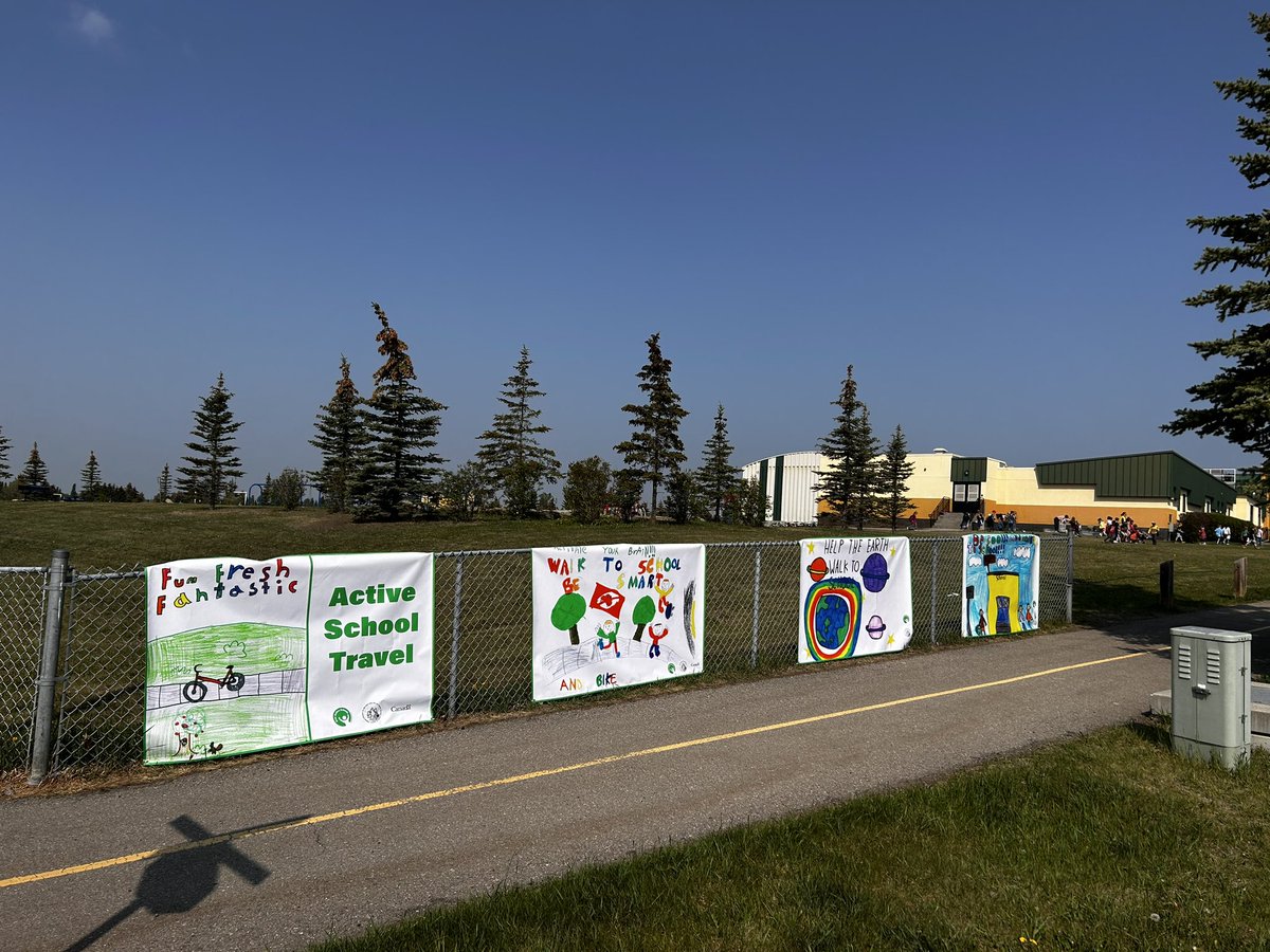 SASCBE's tweet image. Our students designed healthy active commuting posters. Thank you @EverActiveAB for making them into banners!
