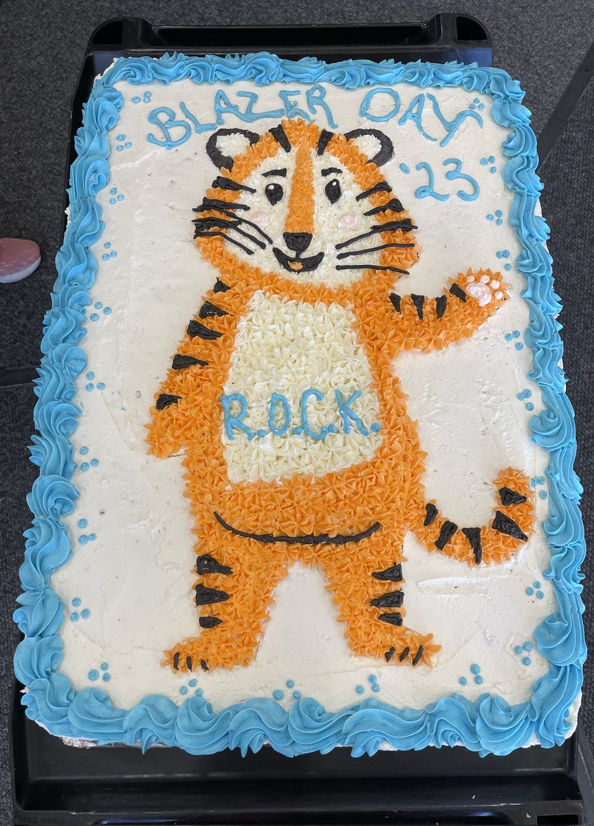 BayridgeSS_LDSB's tweet photo. It's a great big day at The Ridge! Lip Sync competition, The Biggest Cake Ever Made, Move FM joined us at the Photo Booth, there is a ton of food, a silent auction - BSS doin' it up in style! @Move983 https://t.co/HAX9fs10eT