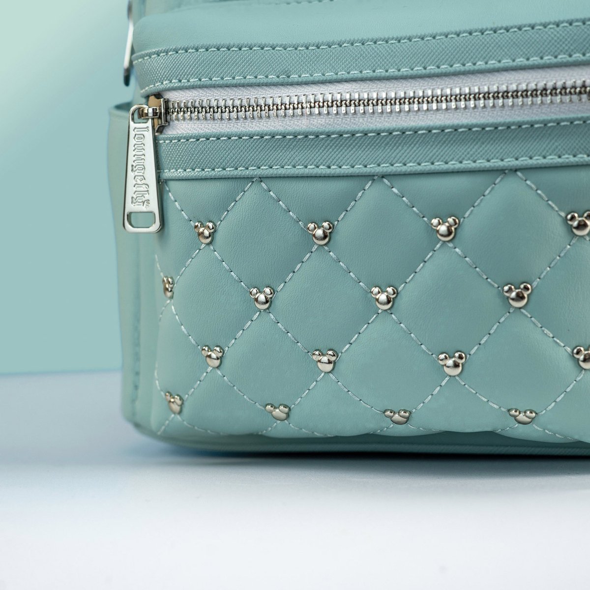 Geek_Core's tweet photo. ✨🎒 We're so excited to announce that the much anticipated Minnie Elegance Backpack by @Loungefly is finally arriving EXCLUSIVELY at GeekCore this Monday @ 8pm!

🛍️💫https://t.co/MXji1e48Ws

#Loungefly #DisneyMagic #FashionForward #DisneyFan #MinnieMouse #DisneyObsessed https://t.co/fVnb9G9Ddz
