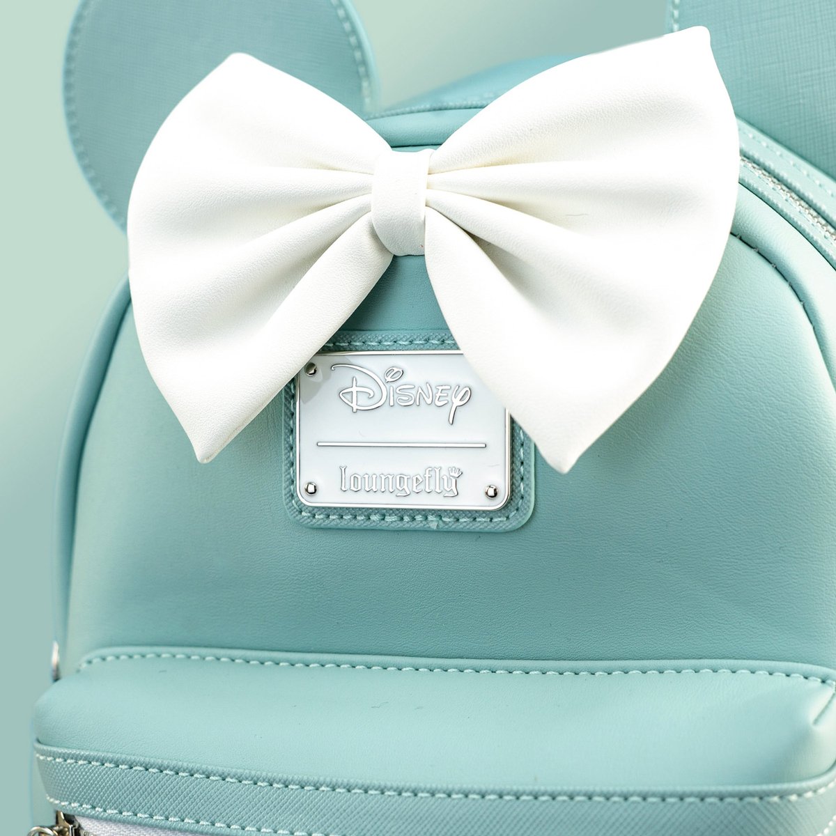 Geek_Core's tweet photo. ✨🎒 We're so excited to announce that the much anticipated Minnie Elegance Backpack by @Loungefly is finally arriving EXCLUSIVELY at GeekCore this Monday @ 8pm!

🛍️💫https://t.co/MXji1e48Ws

#Loungefly #DisneyMagic #FashionForward #DisneyFan #MinnieMouse #DisneyObsessed https://t.co/fVnb9G9Ddz