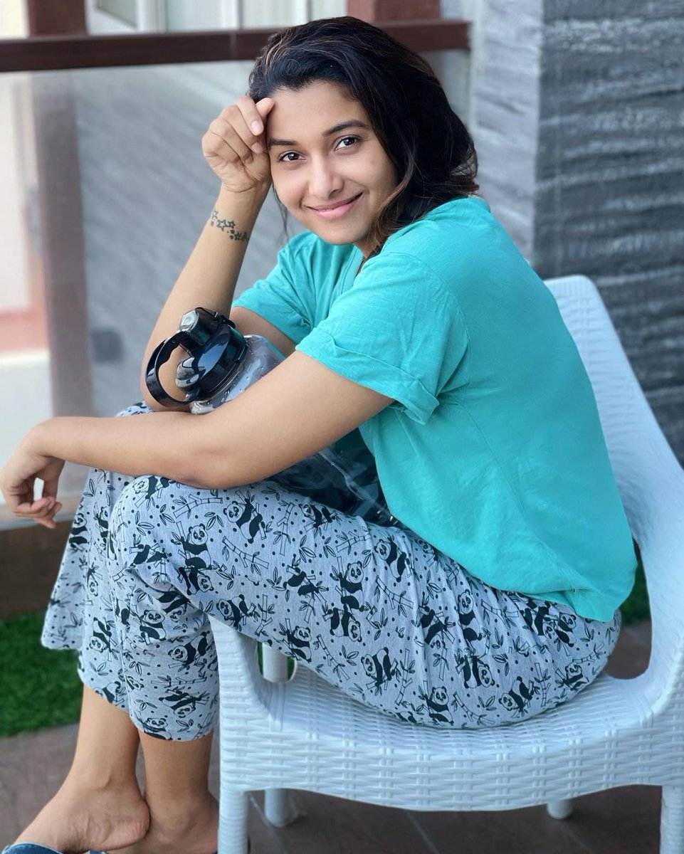 Actress Priya Bhavani Shankar latest casual photoshoot pic 💖

#VisualDrops #actress #PriyaBhavaniShankar @priya_Bshankar #casualstyle #photoshoot