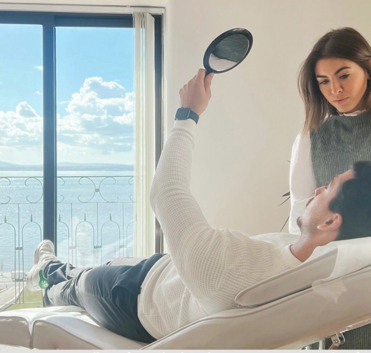 thelatebirds's tweet photo. Get your injectables 💉 with a view with our internal partner @skindesignlisboa! Only five minutes away walking from #TheLateBirds get a unique sight of the city and rejuvenate your look. Never is it too late to feel younger and prettier! #gayhotel #gay
👉🏼https://t.co/oRzy6J64N6 https://t.co/YCDFAcEZLg