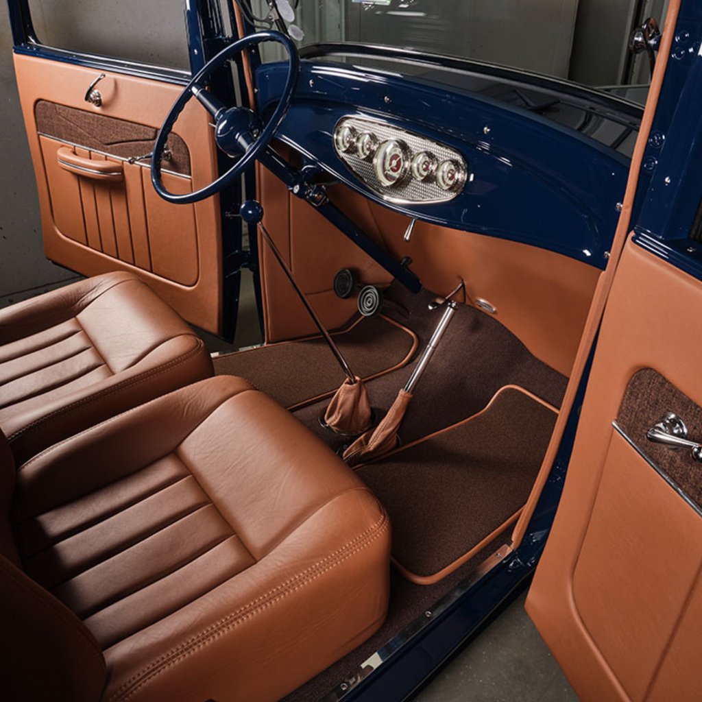 modernrodding's tweet image. The body is based on an original ’32 Ford Tudor sedan that is chopped 2 inches, and the rear window lowered 1 inch... Read the full article. #ModernRodding inthegaragemedia.com/1932-ford-tudo…