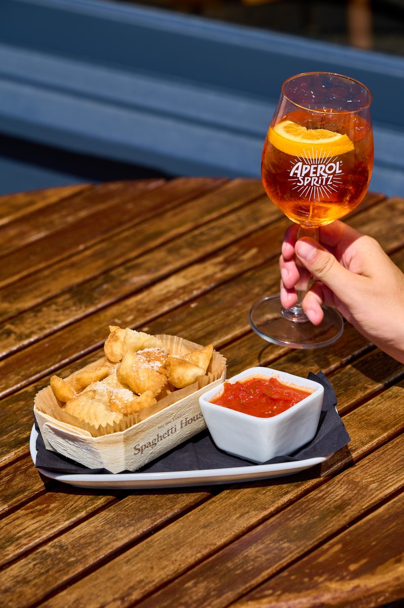 The Bank Holiday weekend is almost here, and we can't think of a better way to spend it 🍹