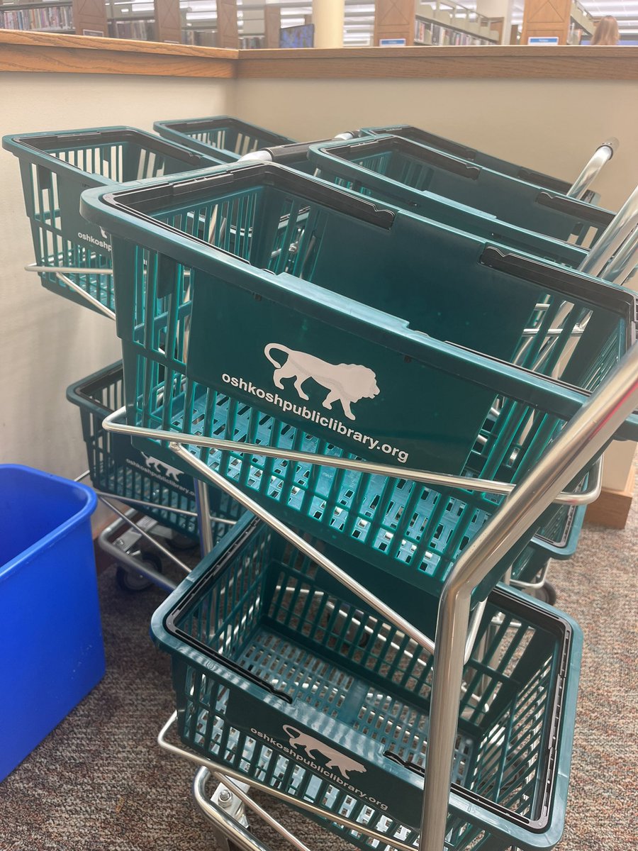 LauraJeanBaker's tweet photo. My library has shopping carts now! https://t.co/7d8GDVpjTo